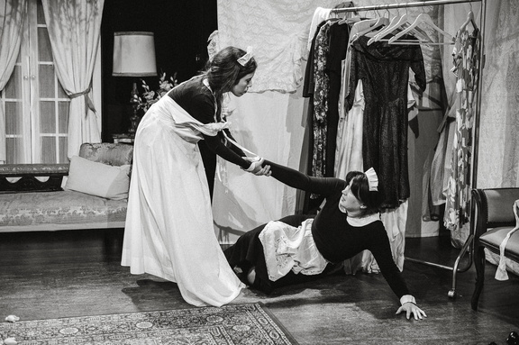 Maids DR - B&amp;W-205