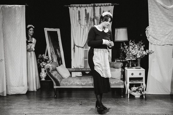 Maids DR - B&amp;W-200