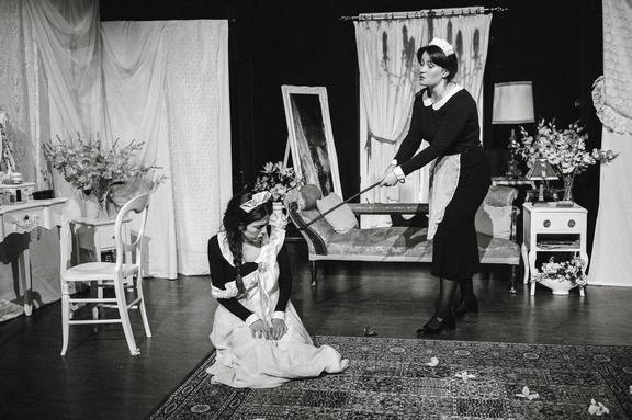 Maids DR - B&amp;W-171