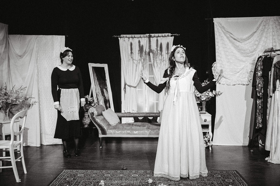 Maids DR - B&amp;W-167