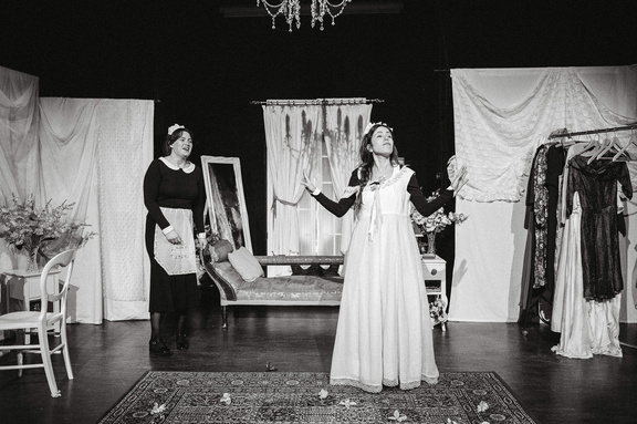 Maids DR - B&amp;W-166