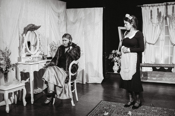 Maids DR - B&amp;W-161