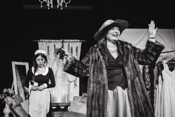 Maids DR - B&amp;W-158