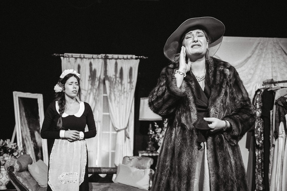 Maids DR - B&amp;W-156