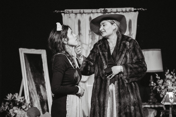 Maids DR - B&amp;W-153