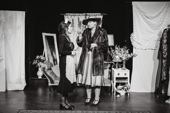 Maids DR - B&amp;W-152