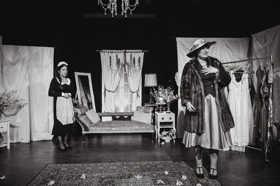 Maids DR - B&amp;W-149