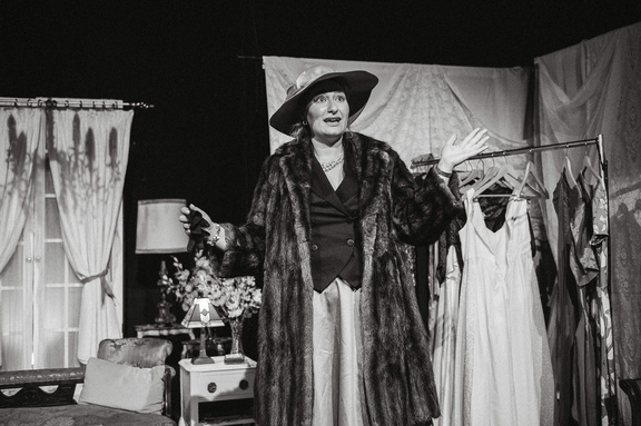 Maids DR - B&amp;W-148