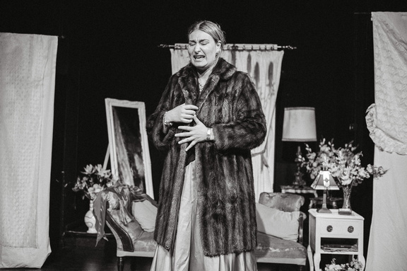 Maids DR - B&amp;W-147