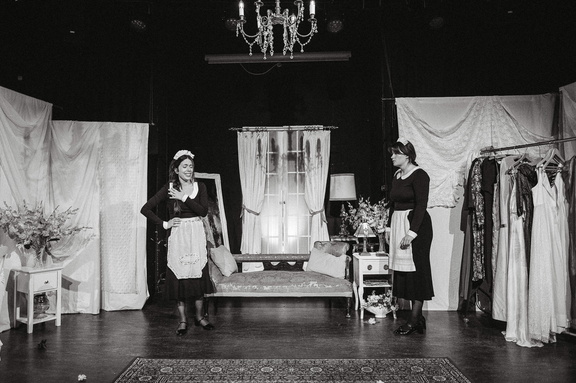 Maids DR - B&amp;W-100