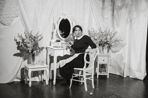 Maids DR - B&amp;W-99