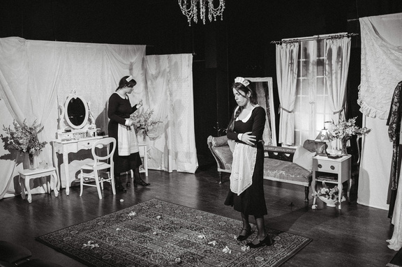 Maids DR - B&amp;W-96