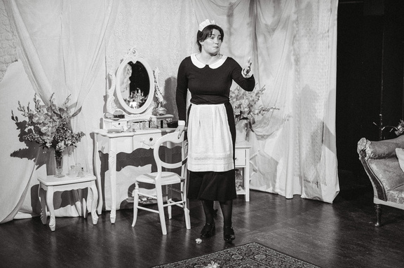 Maids DR - B&amp;W-95