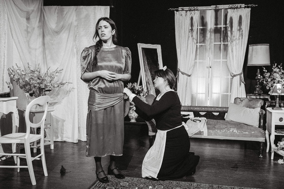 Maids DR - B&amp;W-28