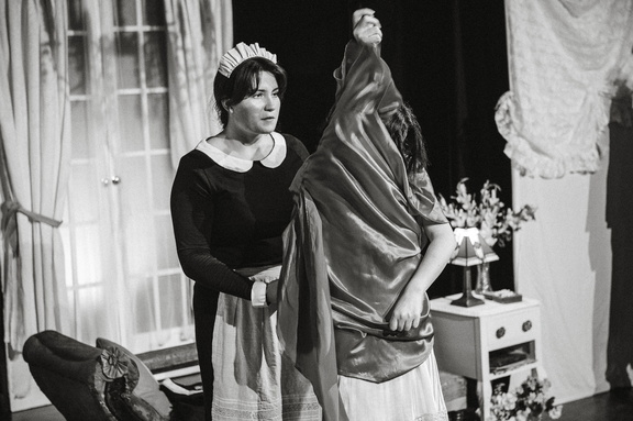 Maids DR - B&amp;W-26