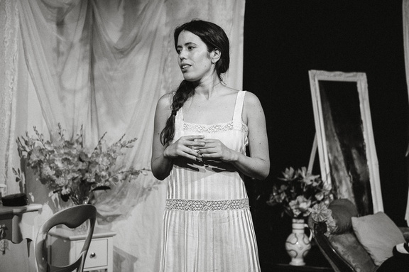 Maids DR - B&amp;W-9